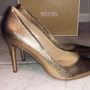 Michael Kors Claire Pump Gold